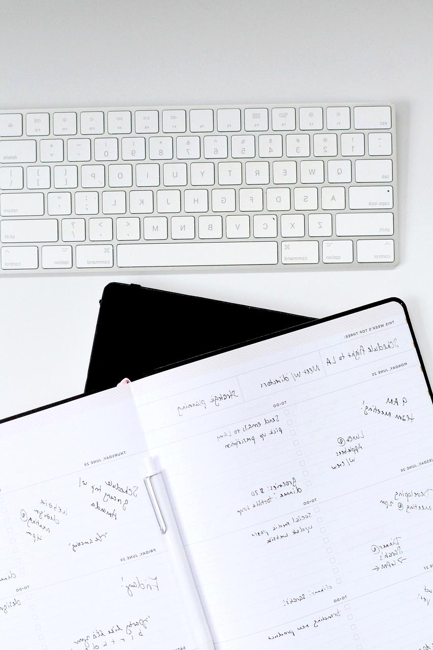 Mała uroczystość rodzinna z elegancką dekoracją